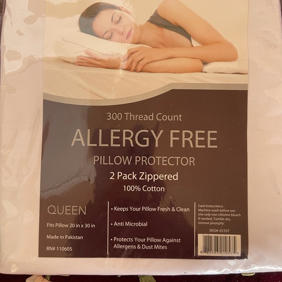 - Pillow protectors 2 queen and soft pair of socks - Picture 5 of 5